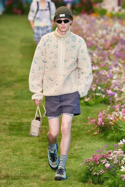Look 12